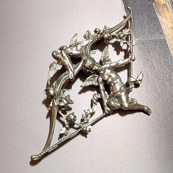 Vintage Large Cherub And Birds Brooch - Picture 2 of 5